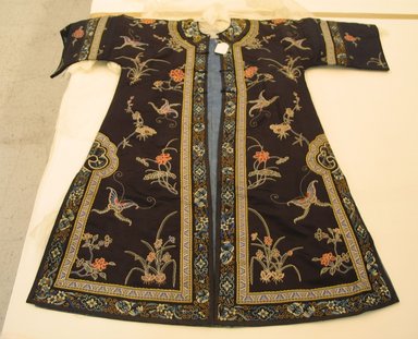  <em>Lady's Robe</em>, late 19th-early 20th century. Silk satin, gold-wrapped thread embroidery, cord toggle buttons, 50 x 50 3/8 in. (127 x 128 cm). Brooklyn Museum, Gift of Mr. and Mrs. Jerome J. Stenz, 1992.30.1. Creative Commons-BY (Photo: Brooklyn Museum, CUR.1992.30.1_overall.jpg)