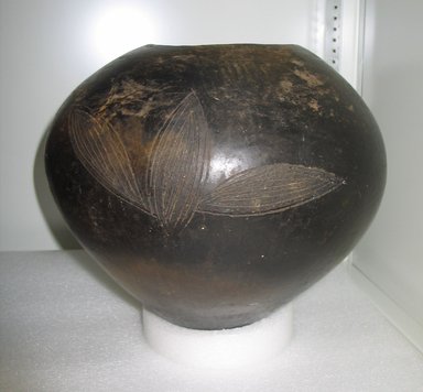 Zulu. <em>Wide-Mouthed Pot</em>, 20th century. Ceramic, 9 3/4in. (24.8cm) 10 1/2 in. (26.7 cm). Brooklyn Museum, Gift of Bill and Gale Simmons, 1994.144.14. Creative Commons-BY (Photo: Brooklyn Museum, CUR.1994.144.14.jpg)