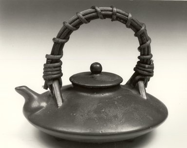  <em>Ewer</em>, 19th-20th century. Stoneware; satsuma ware Brooklyn Museum, Gift of Mrs. John M. Lyden, 1994.198.2a-b. Creative Commons-BY (Photo: Brooklyn Museum, CUR.1994.198.2a-b_bw.jpg)