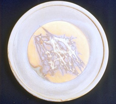 Jeff Shapiro (American, born 1949). <em>Platter</em>, ca.1992. Stoneware, height: 2 1/2 in.  (6.4 cm). Brooklyn Museum, Gift of Joan B. Mirviss, 1995.193. Creative Commons-BY (Photo: Brooklyn Museum, CUR.1995.193.jpg)