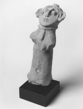  <em>Female Torso with Arms Missing</em>, ca. 1300. Terracotta, 9 5/8 x 4 x 3 5/8 in. (24.4 x 10.1 x 9.2 cm). Brooklyn Museum, Gift of Joseph and Margaret Knopfelmacher, 1996.170.17. Creative Commons-BY (Photo: Brooklyn Museum, CUR.1996.170.17_print_threequarter_bw.jpg)