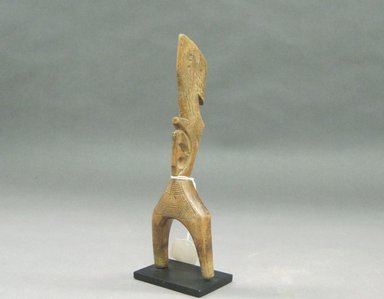 Baule. <em>Slingshot</em>, mid-20th century. Wood, 12 1/2 x 3 in. (31.7 x 7.6 cm). Brooklyn Museum, Gift of Drs. Israel and Michaela Samuelly, 1996.206.12. Creative Commons-BY (Photo: Brooklyn Museum, CUR.1996.206.12.jpg)