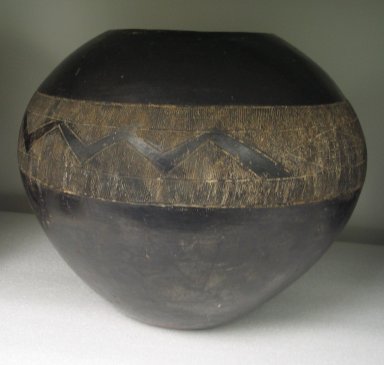 Zulu. <em>Ukhamba Beer Storage Pot</em>, mid-20th century. Terracotta, H: 12 in. (30.5 cm). Brooklyn Museum, Anonymous gift, 1997.103.5. Creative Commons-BY (Photo: Brooklyn Museum, CUR.1997.103.5.jpg)