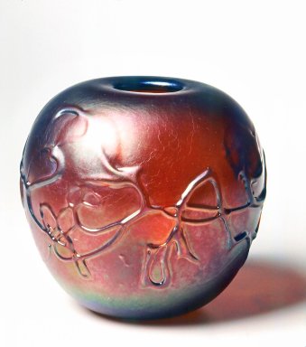 Kent Ipsen (American, 1933-2012). <em>Vase</em>, 1976. Glass, 6 x 6 x 6 in. (15.2 x 15.2 x 15.2 cm). Brooklyn Museum, Gift of Emma and Jay Lewis, 1998.147.1. Creative Commons-BY (Photo: Brooklyn Museum, CUR.1998.147.1.jpg)