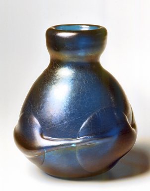 Dominick Labino (American, 1910-1987). <em>Vase</em>, 1968. Glass, 7 1/4 x 6 5/16 x 6 5/16 in. (18.4 x 16 x 16 cm). Brooklyn Museum, Gift of Emma and Jay Lewis, 1998.147.3. Creative Commons-BY (Photo: Brooklyn Museum, CUR.1998.147.3.jpg)