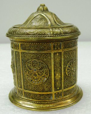  <em>String Holder</em>, 19th century. Brass, 3 3/4 x 3 3/8 x 3 3/8 in.  (9.5 x 8.6 x 8.6 cm). Brooklyn Museum, Gift of Jason and Susanna Berger, 1999.103.10. Creative Commons-BY (Photo: Brooklyn Museum, CUR.1999.103.10_view1.jpg)