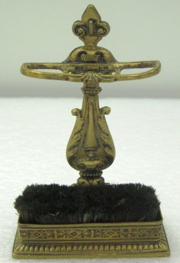  <em>Pen Holder</em>, 18th century. Brass and bristles, 4 3/4 x 3 1/8 x 1 3/8 in.  (12.1 x 7.9 x 3.5 cm). Brooklyn Museum, Gift of Jason and Susanna Berger, 1999.103.6. Creative Commons-BY (Photo: Brooklyn Museum, CUR.1999.103.6_view1.jpg)