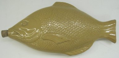 Unknown. <em>Fish-Shaped Flask</em>, 19th or 20th century. Glazed earthenware and cork, 2 x 12 x 6 in. (5.1 x 30.5 x 15.2 cm). Brooklyn Museum, Gift of Paul F. Walter, 1999.108.8. Creative Commons-BY (Photo: Brooklyn Museum, CUR.1999.108.8.jpg)