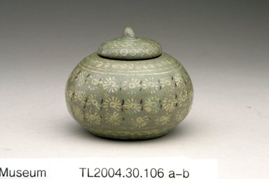  <em>Jar with Lid</em>, 14th century. Stoneware with celadon glaze and black and white slip inlaid, Height: 1 5/8 in. (4.1 cm). Brooklyn Museum, The Peggy N. and Roger G. Gerry Collection, 2004.28.124a-b. Creative Commons-BY (Photo: Brooklyn Museum (in collaboration with National Research Institute of Cultural Heritage, , CUR.2004.28.124a-b_view1_Heon-Kang_photo_NRICH.jpg)