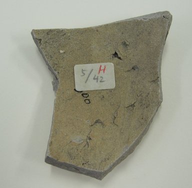  <em>Shard</em>. Stoneware with glaze, height x width x length x thickness: 2 3/4 x 2 3/4 x 3 1/4 x 5/16 in. (7 x 7 x 8.3 x 0.8 cm). Brooklyn Museum, The Peggy N. and Roger G. Gerry Collection, 2004.28.172. Creative Commons-BY (Photo: Brooklyn Museum, CUR.2004.28.172_view2.jpg)