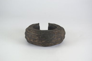 Baule. <em>Bracelet</em>, 19th century. Copper alloy, 1 15/16 x 5 1/8 in. (5 x 13 cm). Brooklyn Museum, Gift of Dr. Werner Muensterberger and Michael Ward, 2006.66.32. Creative Commons-BY (Photo: Brooklyn Museum, CUR.2006.66.32_PS5.jpg)