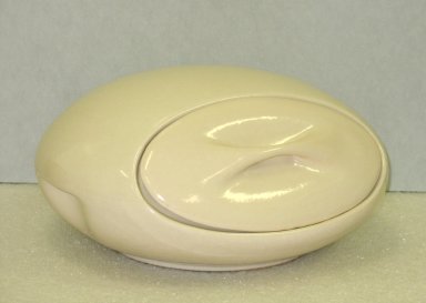 Ben Seibel (American, 1918–1985). <em>Bread Box with Lid, Raymor Line</em>, ca.1950. Glazed earthenware, 5 3/4 x 11 3/4 x 11 in. (14.6 x 29.8 x 27.9 cm). Brooklyn Museum, Gift of Paul F. Walter, 2007.10.16a-b. Creative Commons-BY (Photo: Brooklyn Museum, CUR.2007.10.16a-b.jpg)