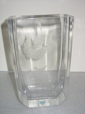 Nils Landberg (Swedish, 1907–1991). <em>Vase</em>, ca. 1965. Glass, 8 x 5 1/4 x 3 in. (20.3 x 13.3 x 7.6 cm). Brooklyn Museum, Gift of the Estate of Dr. Eleanor Z. Wallace, 2007.41.1. Creative Commons-BY (Photo: Brooklyn Museum, CUR.2007.41.1.jpg)