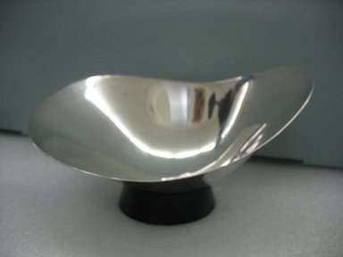 Gorham Manufacturing Company (1865-1961). <em>"Modern Decorator" Bowl</em>, ca. 1959. Silver-plate, plastic, other metal, 5 7/8 x 11 5/8 x 9 1/8 in. (14.9 x 29.5 x 23.2 cm). Brooklyn Museum, Gift of Jewel Stern, 2010.29.2. Creative Commons-BY (Photo: Brooklyn Museum, CUR.2010.29.2.jpg)