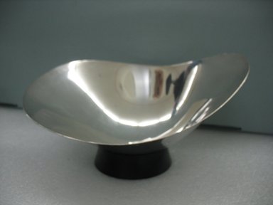 Gorham Manufacturing Company (1865–1961). <em>"Modern Decorator" Bowl</em>, ca. 1959. Silver-plate, plastic, other metal, 5 7/8 x 11 5/8 x 9 1/8 in. (14.9 x 29.5 x 23.2 cm). Brooklyn Museum, Gift of Jewel Stern, 2010.29.2. Creative Commons-BY (Photo: Brooklyn Museum, CUR.2010.29.2.jpg)