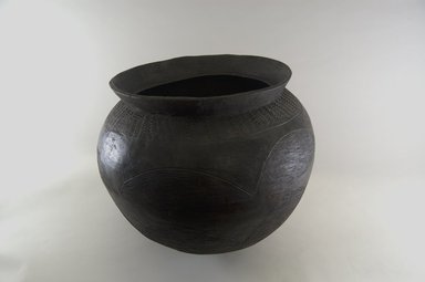 Mano. <em>Pot</em>, mid-20th century. Terracotta, 13 x 14 in. (33 x 35.6 cm). Brooklyn Museum, Gift of William C. Siegmann, 2011.53.3. Creative Commons-BY (Photo: Brooklyn Museum, CUR.2011.53.3_PS5.jpg)