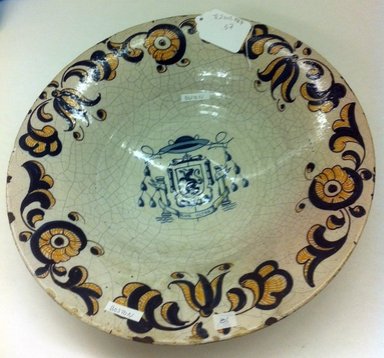  <em>Bowl</em>, 18th century. Glazed earthenware, 16 3/8 x 16 3/8 x 4 in. (41.6 x 41.6 x 10.2 cm). Brooklyn Museum, Bequest of Margarita H. Button, 2011.60.49. Creative Commons-BY (Photo: Brooklyn Museum, CUR.2011.60.49.jpg)
