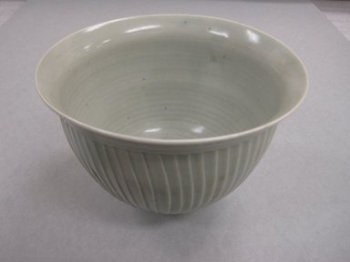 David Leech (English, 1911-2005). <em>Bowl</em>, 1978-1979. Stoneware, 5 5/16 x 7 5/16 in. (13.5 x 18.6 cm). Brooklyn Museum, Gift of the Florence Duhl Gallery, 2012.87.5. Creative Commons-BY (Photo: Brooklyn Museum, CUR.2012.87.5_view1.jpg)