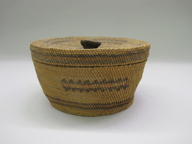 Makah. <em>Lidded Basket</em>, 1930s. Red cedar bark, diameter: 6 1/2 in. (16.5 cm). Brooklyn Museum, Gift of the Edward J. Guarino Collection in honor of Kathleen Guarino-Burns, 2013.82.12a-b. Creative Commons-BY (Photo: , CUR.2013.82.12a-b_view01.jpg)