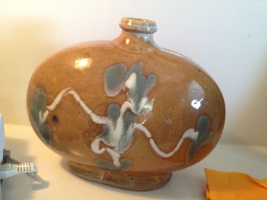 Unknown. <em>Flattened Bottle</em>, mid-20th century. Glazed stoneware; mashiko ware, 7 1/2 x 7 7/8 in. (19 x 20 cm). Brooklyn Museum, Gift of Shelly and Lester Richter, 2013.83.31. Creative Commons-BY (Photo: Brooklyn Museum, CUR.2013.83.31.jpg)