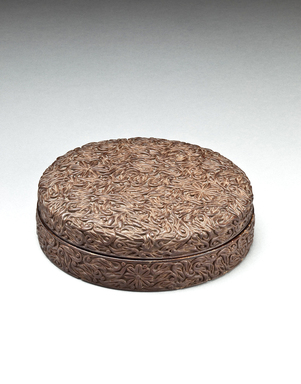  <em>Circular Box with Lid</em>, 18th century. Lacquered wood, diameter: 4 3/4 in. (12.1 cm). Brooklyn Museum, Gift of Nicholas Grindley, 2019.8.6a-b (Photo: , CUR.2019.8.6a-b.jpg)