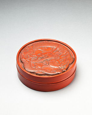  <em>Circular Box with Lid with Dragon Motif</em>, 18th–19th century. Lacquered wood, height: 1 1/2 in. (3.8 cm). Brooklyn Museum, Gift of Nicholas Grindley, 2019.8.7a-b (Photo: , CUR.2019.8.7a-b.jpg)