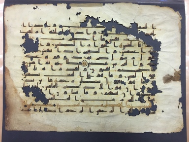  <em>Detached Folio from an Early Qur’an Manuscript in Kufic Script</em>, 9th century. Ink and gold on parchment, 9 3/4 × 13 9/16 in. (24.8 × 34.5 cm). Brooklyn Museum, Gift of Thomas A.D. and Stephen E. Ettinghausen in memory of Richard and Elizabeth Ettinghausen, 2021.52.10a-b (Photo: Brooklyn Museum, CUR.2021.52.10a-b.jpg)