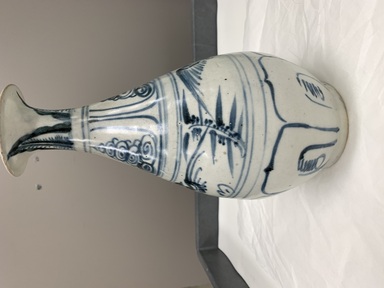  <em>Vase</em>, 15th century. Porcelain, underglaze, height: 12 3/8 in. (31.5 cm). Brooklyn Museum, Gift of the Carroll Family Collection, 2022.38.3 (Photo: Image courtesy of the donors, Professor Ian R. Carroll, M.D. and Dr. Bonnie K. Dwyer, M.D., CUR.2022.38.3_view01.jpg)