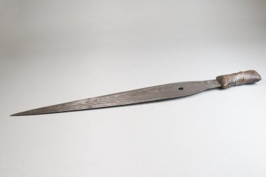 Boa. <em>Knife, Grooved</em>, 19th century. Iron, wood, copper alloy, 1 15/16 x 19 1/8 in. (5 x 48.5 cm). Brooklyn Museum, Museum Expedition 1922, Robert B. Woodward Memorial Fund, 22.1102. Creative Commons-BY (Photo: Brooklyn Museum, CUR.22.1102_side_PS5.jpg)
