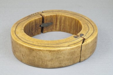  <em>Bracelet</em>, before 1922. Ivory, metal, height: 1 3/16 in. (3 cm); diameter: 4 15/16 in. (12.5 cm). Brooklyn Museum, Gift of Thomas A. Eddy, 22.1226. Creative Commons-BY (Photo: Brooklyn Museum, CUR.22.1226_front_PS5.jpg)