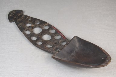  <em>Spoon</em>, late 19th or early 20th century. Wood, 2 3/4 x 7 7/8 in. (7 x 20 cm). Brooklyn Museum, Museum Expedition 1922, Robert B. Woodward Memorial Fund, 22.1266. Creative Commons-BY (Photo: Brooklyn Museum, CUR.22.1266_threequarter_PS5.jpg)
