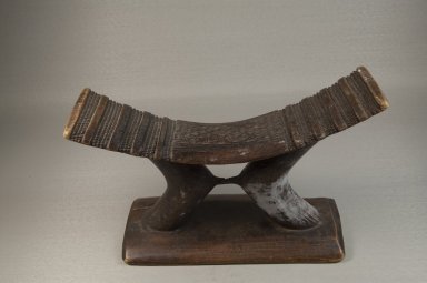  <em>Headrest</em>, before 1922. Wood, 10 1/4 x 6 1/4 x 4 in. (26 x 15.9 x 10.2 cm). Brooklyn Museum, Museum Expedition 1922, Robert B. Woodward Memorial Fund, 22.1387. Creative Commons-BY (Photo: Brooklyn Museum, CUR.22.1387_front_PS5.jpg)