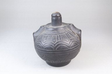 Sundi. <em>Powder Box (Tutukipfula)</em>, late 19th-early 20th century. Wood, height: 5 in. (12.7 cm); diameter: 4 1/2 in. (11.4 cm). Brooklyn Museum, Museum Expedition 1922, Robert B. Woodward Memorial Fund, 22.140. Creative Commons-BY (Photo: Brooklyn Museum, CUR.22.140_front_PS5.jpg)
