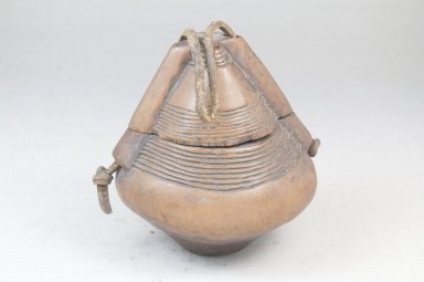 Kongo. <em>Powder box (Tutukipfula)</em>, late 19th–early 20th century. Wood, hide, height: 3 3/4 in. (9.5 cm); diameter: 3 3/4 in. (9.5 cm). Brooklyn Museum, Museum Expedition 1922, Robert B. Woodward Memorial Fund, 22.146. Creative Commons-BY (Photo: Brooklyn Museum, CUR.22.146_front_PS5.jpg)