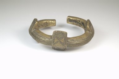  <em>Cast Engraved Anklet</em>. Brass, 1 7/8 x 4 15/16 in. (4.7 x 12.5 cm). Brooklyn Museum, Museum Expedition 1922, Robert B. Woodward Memorial Fund, 22.1535. Creative Commons-BY (Photo: Brooklyn Museum, CUR.22.1535_front_PS5.jpg)