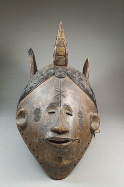 Nupe. <em>Maiden Spirit Mask (Agbogho Mmuo)</em>, 19th century. Wood, cloth, fiber, 16 1/2 x 7 1/4 x 11 in. (41.9 x 18.4 x 27.9 cm). Brooklyn Museum, Museum Expedition 1922, Robert B. Woodward Memorial Fund, 22.1592. Creative Commons-BY (Photo: Brooklyn Museum, CUR.22.1592_front_PS5.jpg)