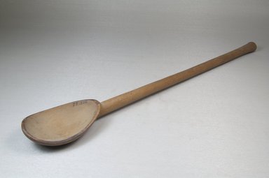  <em>Spoon</em>, late 19th to early 20th century. Wood, 2 3/8 x 17 in. (6 x 43.2 cm). Brooklyn Museum, Gift of Thomas A. Eddy, 22.510. Creative Commons-BY (Photo: Brooklyn Museum, CUR.22.510_threequarter_PS5.jpg)
