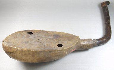 Mangbetu. <em>Five String Harp with Human Head (Kundi)</em>, late 19th or early 20th century. Wood, hide, beads, 25 1/4 x 6 1/4 x 3 in. (64.1 x 15.9 x 7.6 cm). Brooklyn Museum, Museum Expedition 1922, Robert B. Woodward Memorial Fund, 22.867a-b. Creative Commons-BY (Photo: Brooklyn Museum, CUR.22.867a-b_bottom_PS5.jpg)