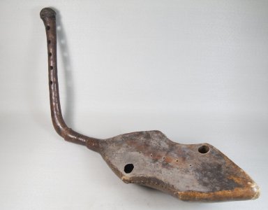 Mangbetu. <em>Five-stringed Harp with Human Head (Kundi)</em>, late 19th or early 20th century. Wood, hide, 13 1/2 x 21 1/2 x 5 1/2 in. (34.3 x 54.6 x 14 cm). Brooklyn Museum, Museum Expedition 1922, Robert B. Woodward Memorial Fund, 22.870. Creative Commons-BY (Photo: Brooklyn Museum, CUR.22.870_bottom_PS5.jpg)