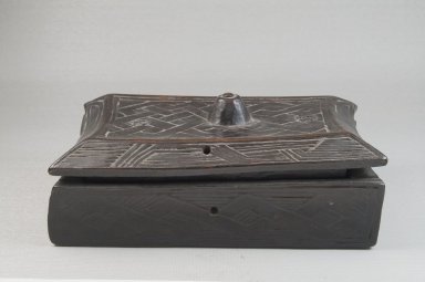 Kuba. <em>Cosmetic Box</em>, early 20th century. Wood, accumulated materials, applied resinous areas, 8 x 4 3/8 x 2 3/4 in. (20.3 x 11.1 x 7 cm). Brooklyn Museum, Museum Expedition 1922, Robert B. Woodward Memorial Fund, 22.883a-b. Creative Commons-BY (Photo: Brooklyn Museum, CUR.22.883a-b_front_PS5.jpg)