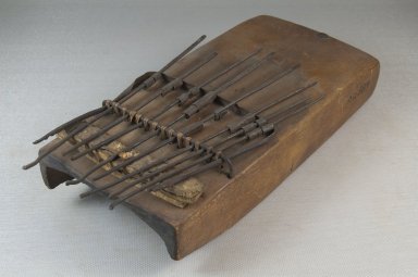  <em>Plucked Idiophone (Sanza)</em>, late 19th or early 20th century. Wood, metal, 2 1/4 x 9 3/4 x 4 1/8 in. (5.7 x 24.8 x 10.5 cm). Brooklyn Museum, Museum Expedition 1922, Robert B. Woodward Memorial Fund, 22.889. Creative Commons-BY (Photo: Brooklyn Museum, CUR.22.889_threequarter_PS5.jpg)