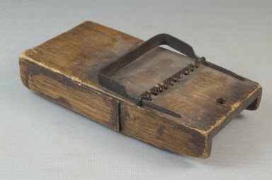  <em>Plucked Idiophone (Sanza)</em>, late 19th or early 20th century. Engraved wood, metal, 1 1/2 x 5 1/2 x 6 1/4 in. (3.8 x 14 x 15.9 cm). Brooklyn Museum, Museum Expedition 1922, Robert B. Woodward Memorial Fund, 22.890. Creative Commons-BY (Photo: Brooklyn Museum, CUR.22.890_threequarter_PS5.jpg)