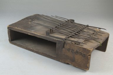  <em>Plucked Idiophone (Sanza)</em>, late 19th or early 20th century. Wood, metal, 2 1/2 x 7 1/2 x 4 1/16 in. (6.4 x 19.1 x 10.3 cm). Brooklyn Museum, Museum Expedition 1922, Robert B. Woodward Memorial Fund, 22.893. Creative Commons-BY (Photo: Brooklyn Museum, CUR.22.893_threequarter_PS5.jpg)