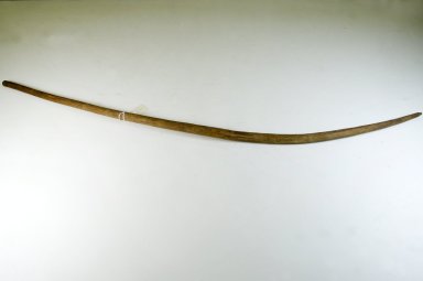  <em>Bow</em>, before 1922. Light wood, 3/8 x 3/8 x 37 in. (1 x 1 x 94 cm). Brooklyn Museum, Museum Expedition 1922, Robert B. Woodward Memorial Fund, 22.956. Creative Commons-BY (Photo: Brooklyn Museum, CUR.22.956_front_PS5.jpg)