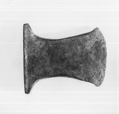 <em>Blade from Battle-Axe</em>, ca. 1353-1329 B.C. Bronze, 4 1/4 x 5 1/16 in. (10.8 x 12.8 cm). Brooklyn Museum, Gift of the Egypt Exploration Society, 27.957. Creative Commons-BY (Photo: Brooklyn Museum, CUR.27.957_print_negA_bw.jpg)