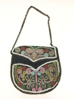 Woodlands. <em>Black Bag with Beaded Ornament</em>. Beads, metal chain, cotton cloth, 5 1/8 x 5 5/16 in.  (13 x 13.5 cm). Brooklyn Museum, Gift of Margaret S. Bedell, 30.1459.4. Creative Commons-BY (Photo: , CUR.30.1459.4_view01.jpg)
