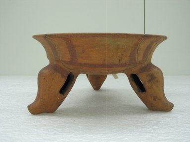  <em>Tripod Bowl</em>, 800-1500. Ceramic, pigment, 4 11/16 x 9 1/8 x 9 1/16 in. (11.9 x 23.2 x 23 cm). Brooklyn Museum, Gift of Mrs. Minor C. Keith in memory of her husband, 31.1551. Creative Commons-BY (Photo: Brooklyn Museum, CUR.31.1551_view1.jpg)