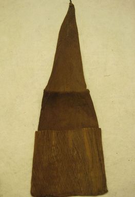  <em>Cap</em>. Bark fiber, 21 3/4 × 6 1/2 × 1/4 in. (55.2 × 16.5 × 0.6 cm). Brooklyn Museum, 31259. Creative Commons-BY (Photo: Brooklyn Museum, CUR.31259.jpg)