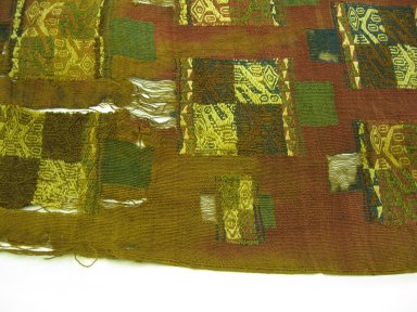 Inca/Moquegua. <em>Poncho, Almost Whole or Mantle Converted to a Poncho, Fragment</em>, 1000-1532. Camelid fiber, 44 1/8 x 70 1/16in. (112 x 178cm). Brooklyn Museum, Gift of George D. Pratt, 32.1457. Creative Commons-BY (Photo: Brooklyn Museum, CUR.32.1457_detail04.jpg)