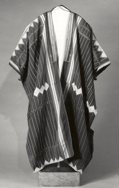  <em>Man's Coat, purple and gold</em>. Brooklyn Museum, Frank Sherman Benson Fund, 32.1697. Creative Commons-BY (Photo: Brooklyn Museum, CUR.32.1697_front_bw.jpg)
